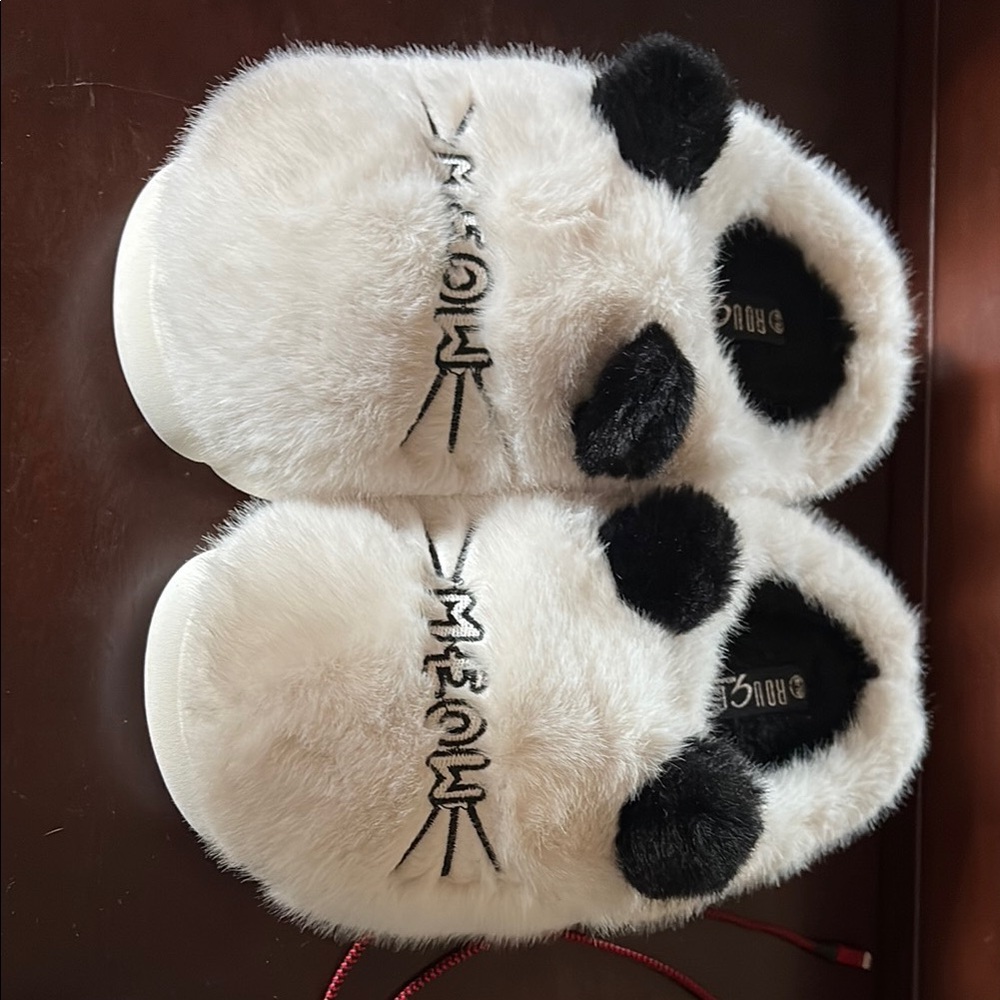 Rouge Helium White and Black Meow Kitty Slippers